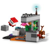 LEGO Minecraft - Aventura cu Temnicerul (21274) - 6