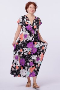 Rochie cu imprimeu floral si bust petrecut pe fundal negru - 1