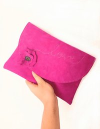 Plic din piele naturala fuchsia, handmade, cu trandafir si mesaj cusut - 1