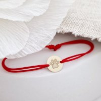 Bratara personalizata cu banut de 10 mm - Gravura cu labuta - Aur galben 14K si snur ajustabil - 1