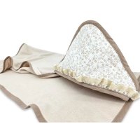 Prosop cu gluga MimiNu Premium Meadow, 100x100 cm, bumbac si bambus, cu volanas si dantela, certificat Oeko-Tex Standard 100 - 1