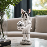 Statueta caine astronaut din rasina, cu glob metalizat, 18 cm - 1