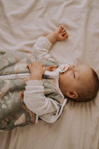 Sac de dormit din bumbac 0-24 luni Grow with me Boho Green Sleepee 2,5 tog - 2