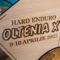 Set trofee personalizate HH1575 pentru locurile 1, 2, 3 din lemn - 21x25 cm - 4