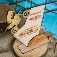 Set trofee personalizate HH1575 pentru locurile 1, 2, 3 din lemn - 21x25 cm - 5