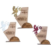 Set trofee personalizate HH1575 pentru locurile 1, 2, 3 din lemn - 21x25 cm - 1