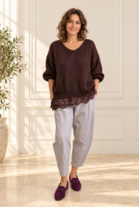 Pulover oversize maro, pufos, cu decolteu in V si dantela - 1