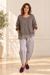 Pulover oversize bej inchis cu decolteu in V si dantela - 1