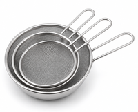 Set de 3 strecuratori din inox cu maner pentru diverse dimensiuni - 1