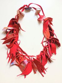 Colier handmade unicat din piele naturala, multicolor, in nuante de rosu si corai - 1