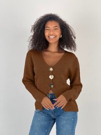 Pulover oversize coniac, moale, cu decolteu in V si trei nasturi aurii - 1