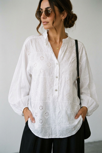 Camasa alba din bumbac cu broderie patchwork si maneci bufante - 1