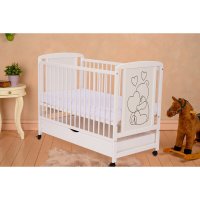 Patut din lemn, 120x60 cm, Cu sertar, Din lemn de pin si mdf, Stabil si rezistent, Inaltime saltea reglabila pe 3 nivele, Laterala cu 3 bete detasabile, EN716-1, EN716-2, Alb, Qmini, Timmi Heart + Saltea 10 cm - 1