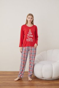 Pijama de Craciun pentru adulti, set din doua piese cu design bradut pe fond rosu - 1