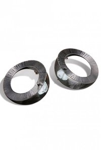 Cercei Oyster cu cerc dublu si piatra de fluorina, din alama placata cu gun metal - 1