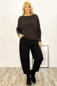 Pulover cu maneci fluture si perlute fine pe spate din vascoza, maro - 1