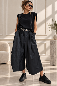 Pantaloni Palazzo Asimetrici Negri cu Dungi Fine si Croi Amplu - 1