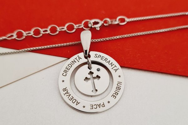 Lantisor Puterea cuvintelor - Bijuterie cu Har - Pandantiv disc cu banut atasat - Argint 925 Rodiat - Diamant negru natural
