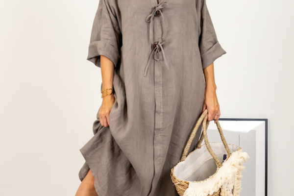 Rochie oversize din in cu nasturi pe piept, nuanta bej inchis