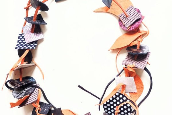 Colier handmade din piele naturala, multicolor si reglabil