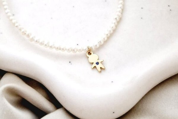 Lantisor Fior al Inocentei - Model cu sirag de perle si pandantiv baiat cu Safir - Argint 925 placat cu Aur Galben 18K