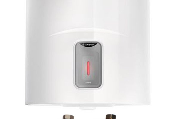 Boiler electric Ariston Lydos R 100L, 1800W, rezervor Titan, supapa de siguranta si kit de montaj inclus