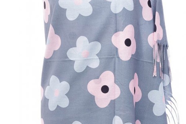 Esarfa din casmir cu imprimeu floral roz si bleu pe fundal deschis