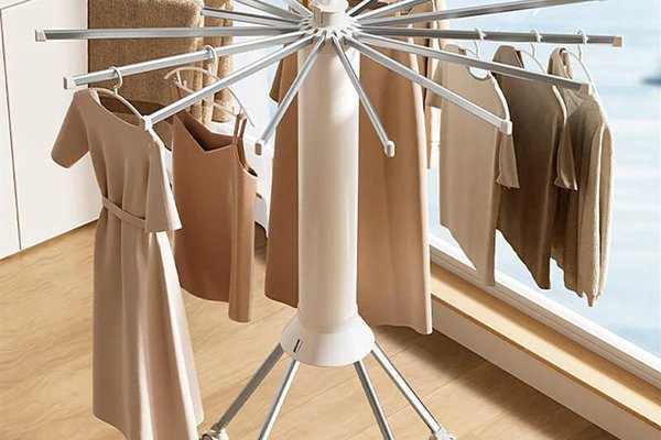 Uscator de rufe pliabil tip trepied cu 16 brate rotative, 125cm, ideal pentru interior si exterior