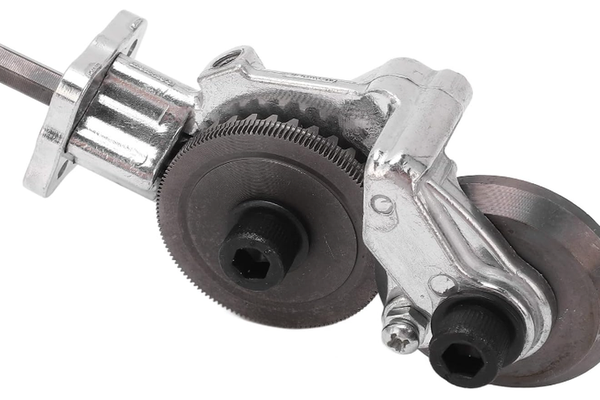 Adaptor electric pentru placi metalice
