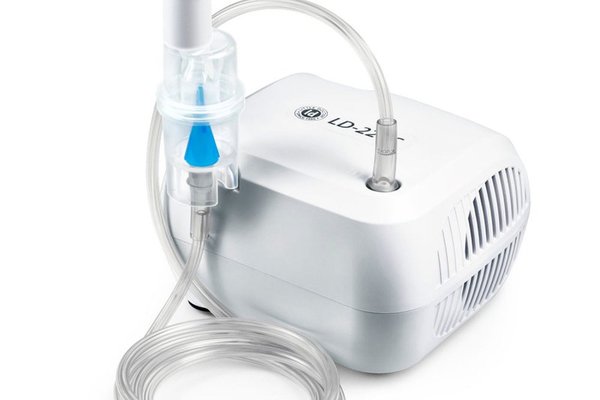 Aparat aerosoli cu compresor Little Doctor LD-220C Pro cu 3 dispensere,3 masti si 6 m furtun