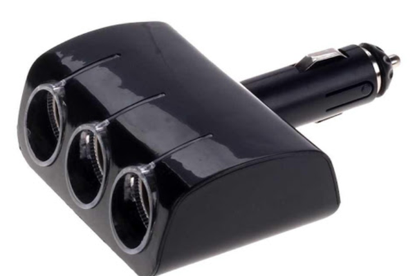 Priza auto Olesson 1520 12V cu 3 iesiri si putere de 120W, neagra