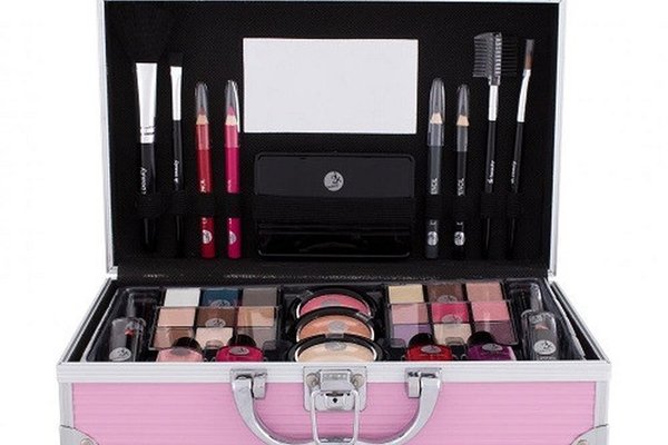 Trusa de machiaj 2K Born to be Pink New York cu geanta