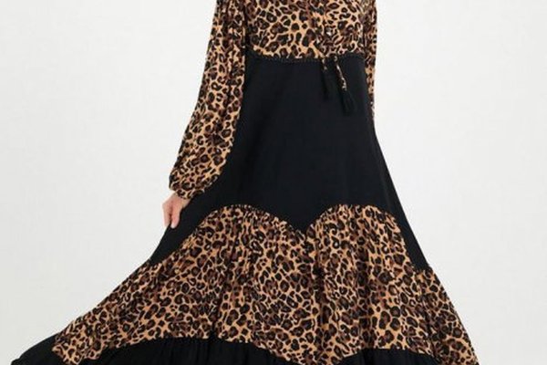 Rochie din vascoza cu imprimeu animal print si detalii cu volane
