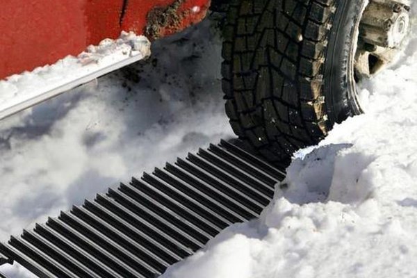 Set 2 benzi antiderapante pentru auto
