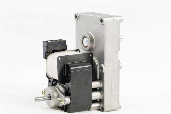 Motor reductor 4 RPM pentru centrale si termoseminee pe peleti Fornello