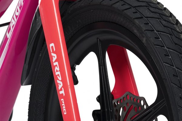 Bicicleta pentru copii Carpat PRO C16144B 16 inch FucsiaRoz 4-6 ani Cadru aluminiu cu Suspensie, Frane mecanice disc, Aparatoare lant, Janta Magneziu, Aparatori noroi fataspate, Sonerie