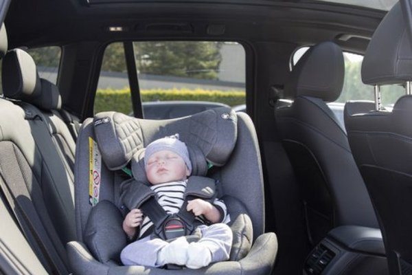Scaun auto pentru copii cu isofix 4 in 1, Adamex Trip, omologat R129 i-Size, rotativ, cu picior de fixare, 12 niveluri de ajustare a suportului pentru cap, 40-150 cm sau 0-12 ani, Gri