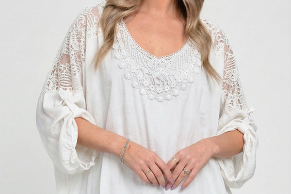 Bluza alba din matase cu dantela si broderie eleganta