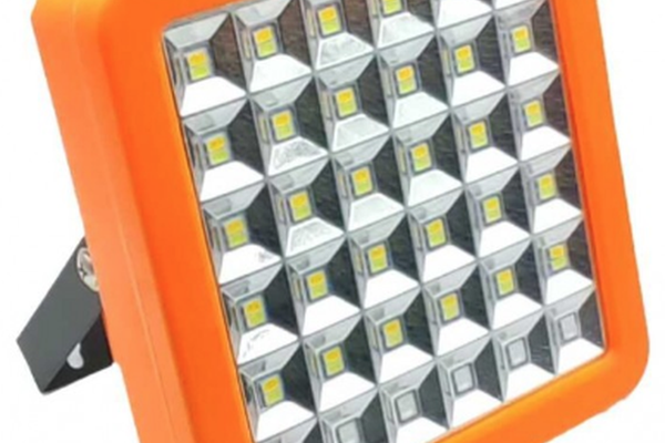Proiector cu incarcare solara 50W CC011