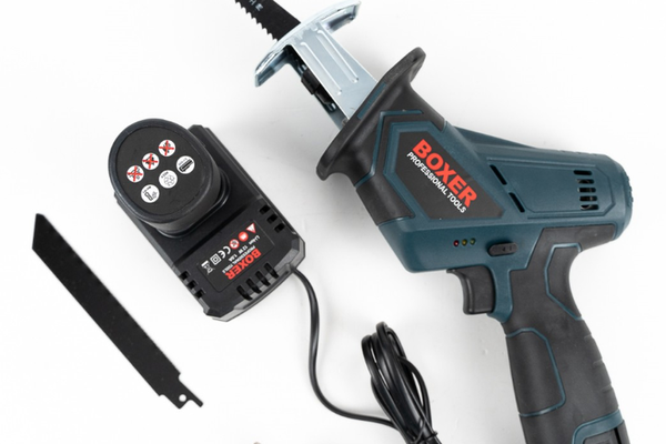 Fierastrau sabie Boxer SR-031 cu 2 acumulatori de 18V si viteza de 2200 RPM