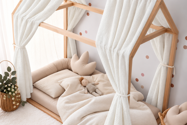 Set Little Amy cu 2 baldachine din voal dublu texturat, 2 x 280 cm, pentru pat casuta 70 x 140 cm, alb