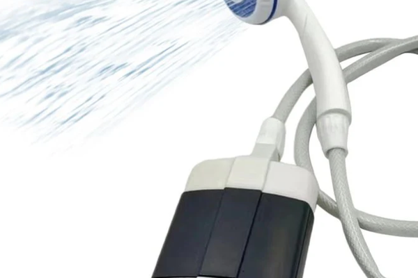 Dus portabil de camping cu alimentare USB si robinet integrat