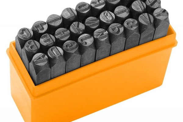 Set de 27 punctatoare cu litere de 6 mm din otel carbon