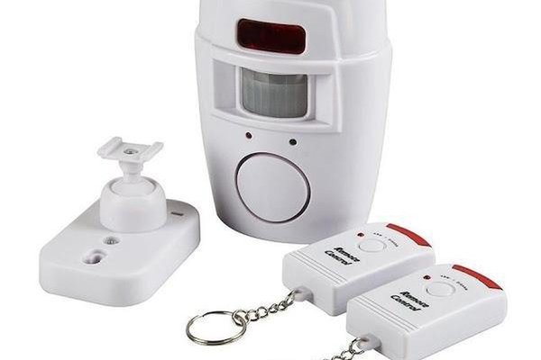 Sistem de alarma wireless cu 2 telecomenzi si senzor de miscare infrarosu