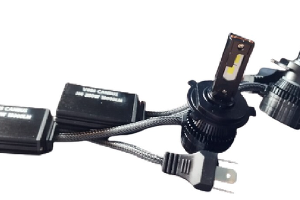 Set 2 becuri LED H4 V88s cu doua 2 faze 3 pini Canbus putere 380W lumina alb-rece 18 000 lumeni temperatura 6000k