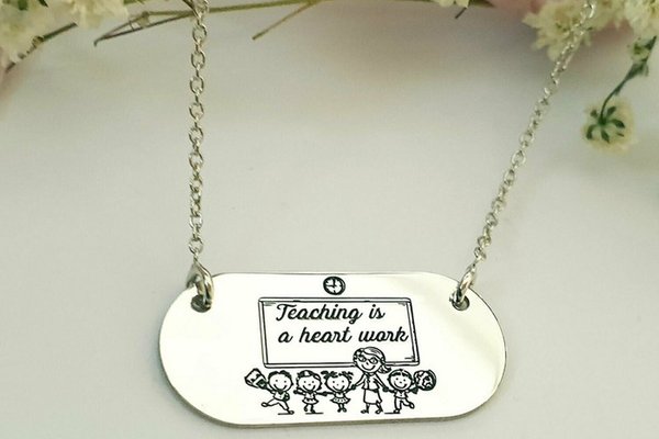 Lantisor personalizat - Teaching is a heart work - pandantiv placuta - Argint 925