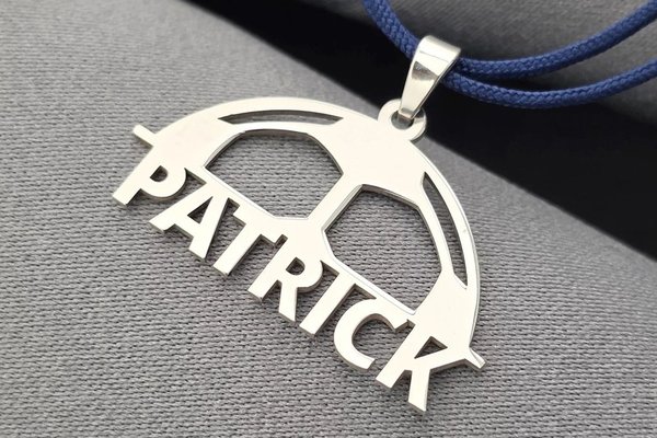 Chic Bijoux - Pandantiv personalizat din argint 925, jumatate de minge de fotbal, cu nume decupat si snur colorat
