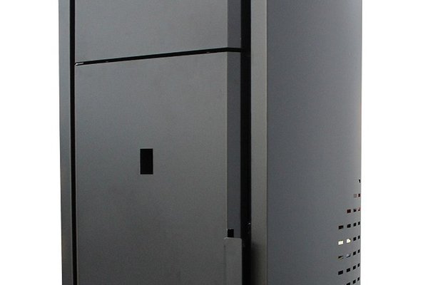 Centrala pe peleti Fornello Royal B Black 30 kW, echipata complet, pentru incalzirea locuintelor de pana la 200 mp