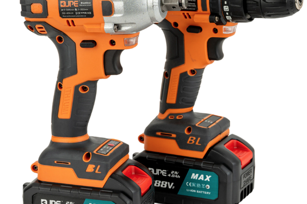Trusa 1 masina de gaurit + 1 insurubat pe acumulator cu impact  2 acumulatori 4 Ah JPE