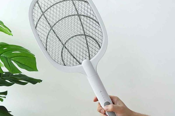 Paleta electrica anti insecte cu reincarcare USB si suport